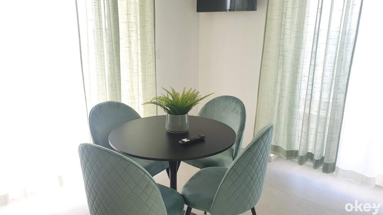 Villa Mediterranea Apartments - Seaview, Pool & Garden Бари Екстериор снимка