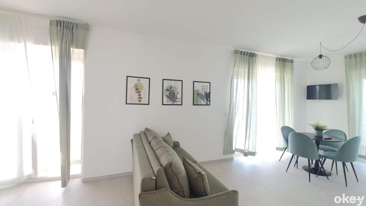 Villa Mediterranea Apartments - Seaview, Pool & Garden Бари Екстериор снимка