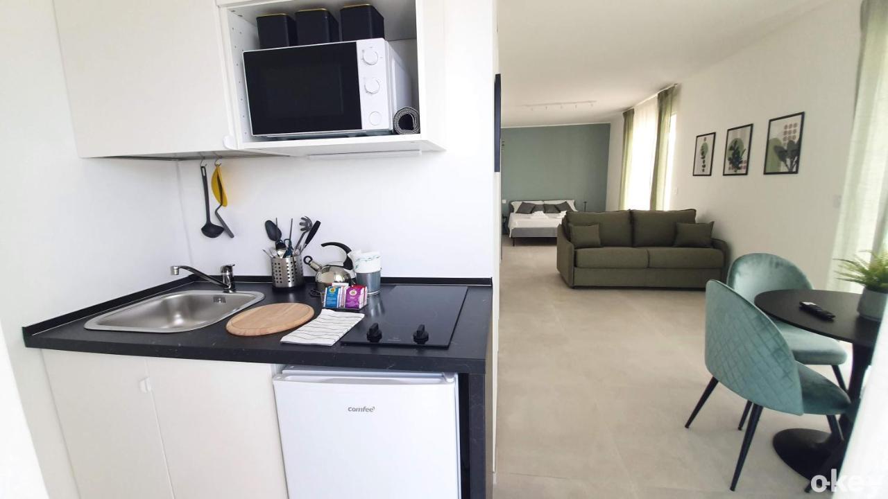 Villa Mediterranea Apartments - Seaview, Pool & Garden Бари Екстериор снимка