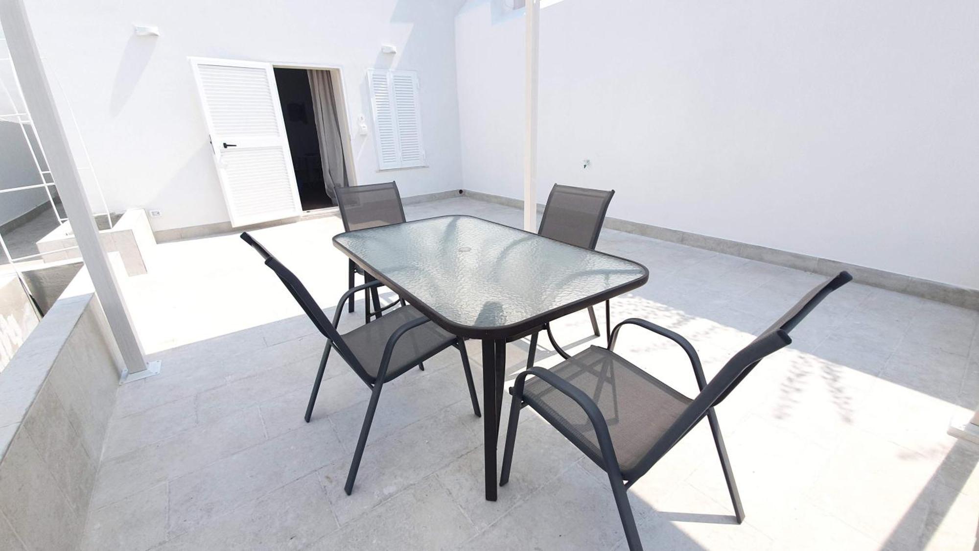Villa Mediterranea Apartments - Seaview, Pool & Garden Бари Екстериор снимка
