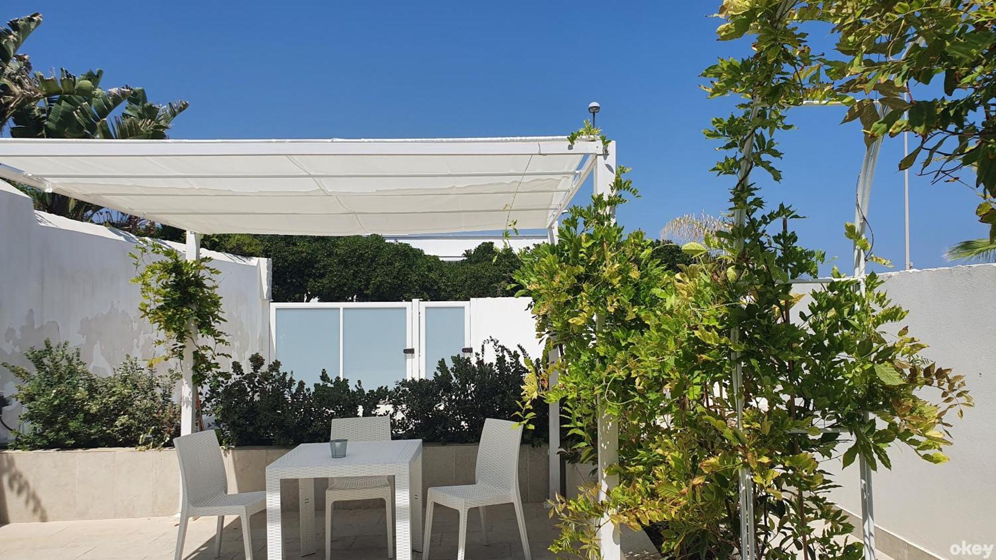 Villa Mediterranea Apartments - Seaview, Pool & Garden Бари Екстериор снимка