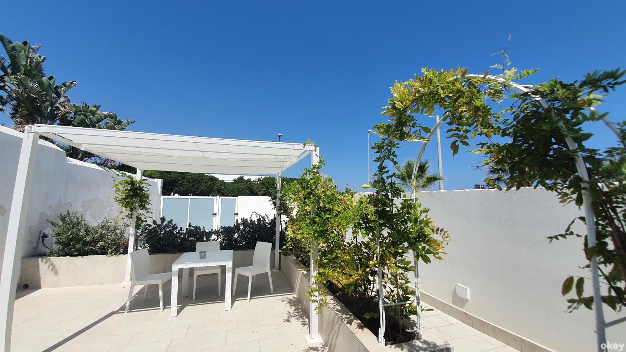 Villa Mediterranea Apartments - Seaview, Pool & Garden Бари Екстериор снимка