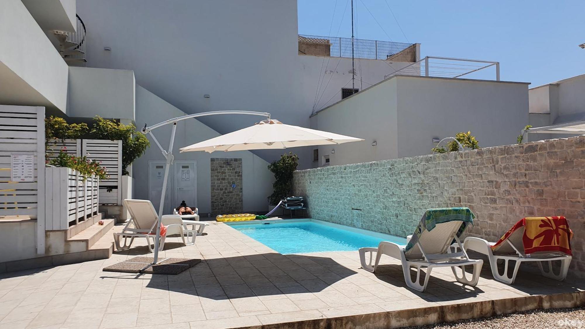 Villa Mediterranea Apartments - Seaview, Pool & Garden Бари Екстериор снимка