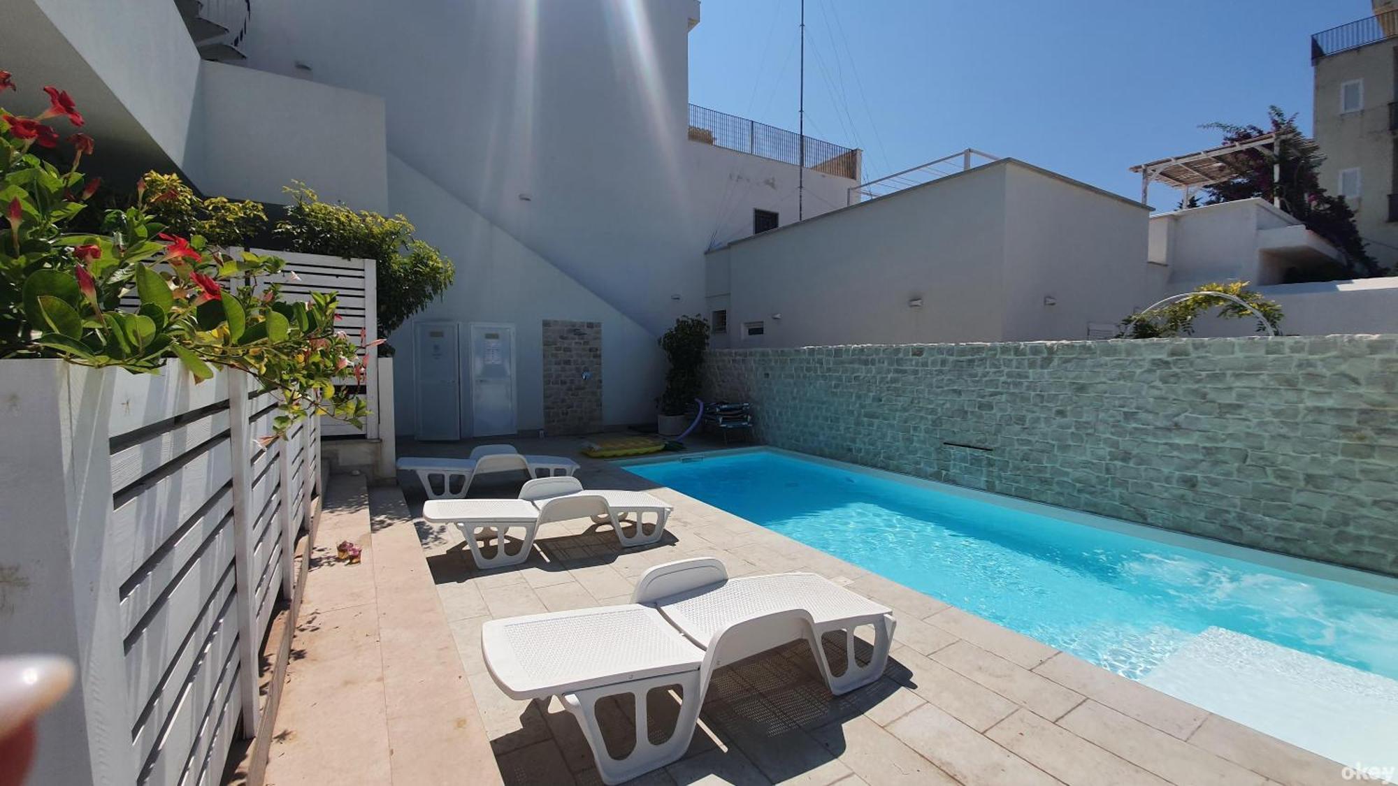 Villa Mediterranea Apartments - Seaview, Pool & Garden Бари Екстериор снимка
