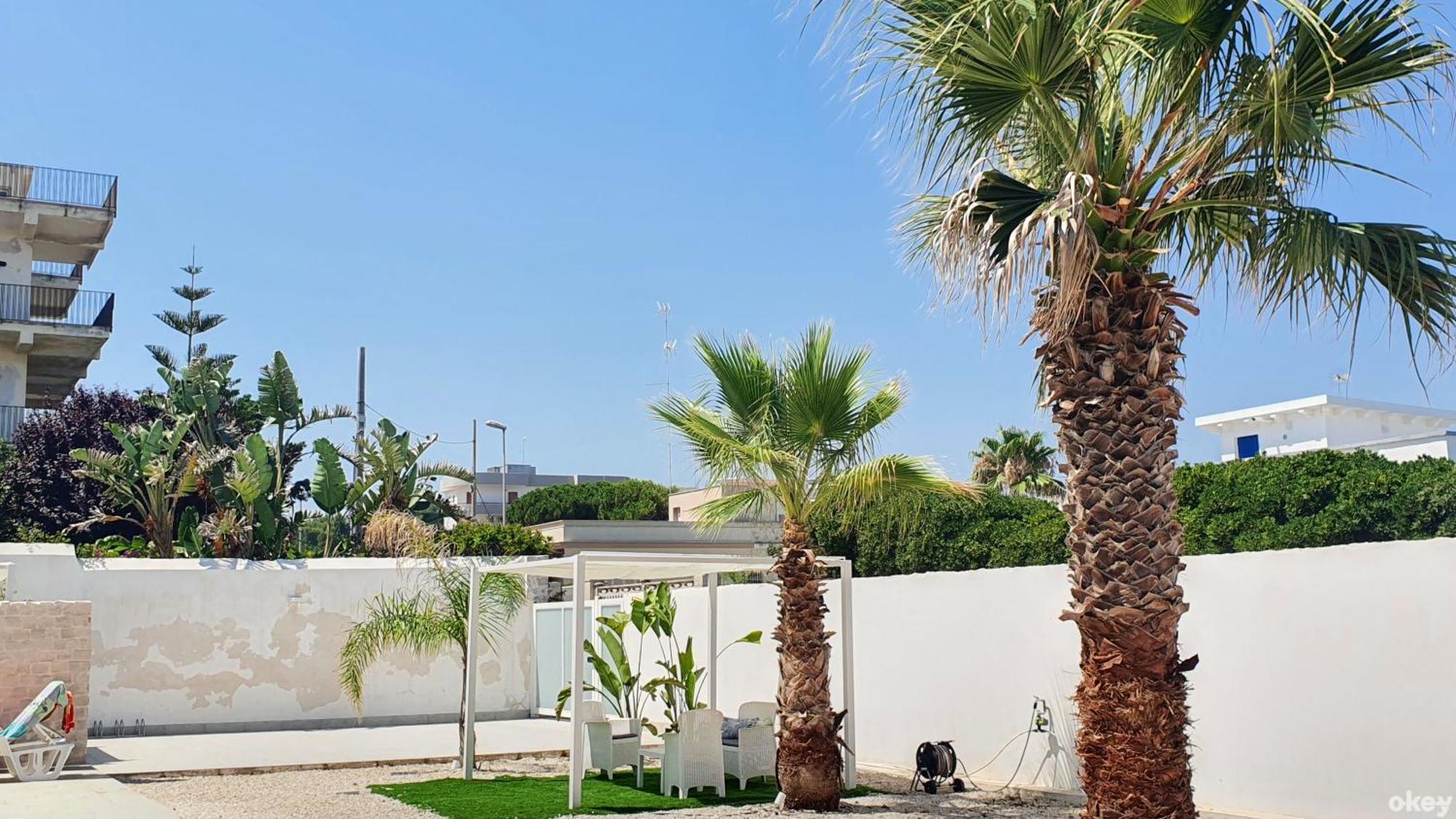 Villa Mediterranea Apartments - Seaview, Pool & Garden Бари Екстериор снимка